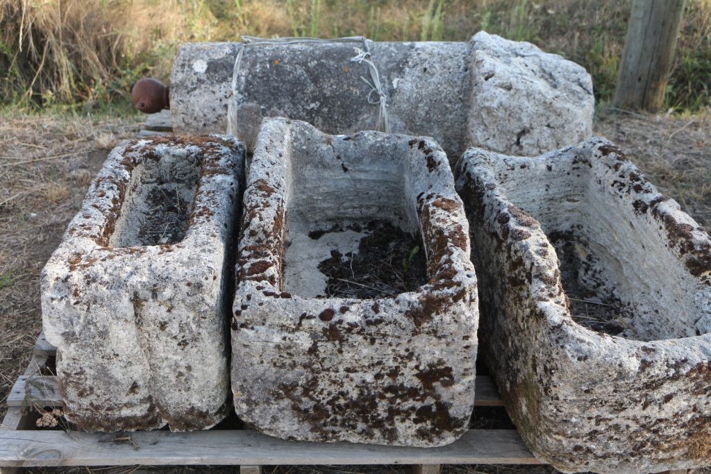 stock de matériaux - fontaines, pierre de taille gironde
